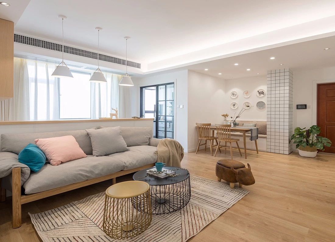 廈門金都海尚國際106㎡舒適簡歐，沙發(fā)背景墻是亮點！